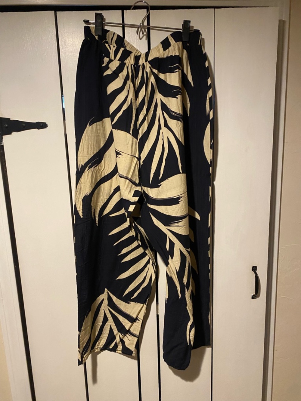 SHEIN Navy Blouse with Navy-and-Cream Leaf Print Wide-Leg Pants - Picture 5 of 7